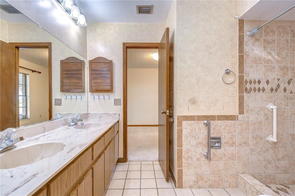 En suite bathroom! and dual sinks!