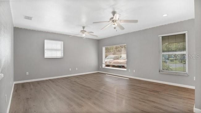 living room with ceiling fans and laminate floors