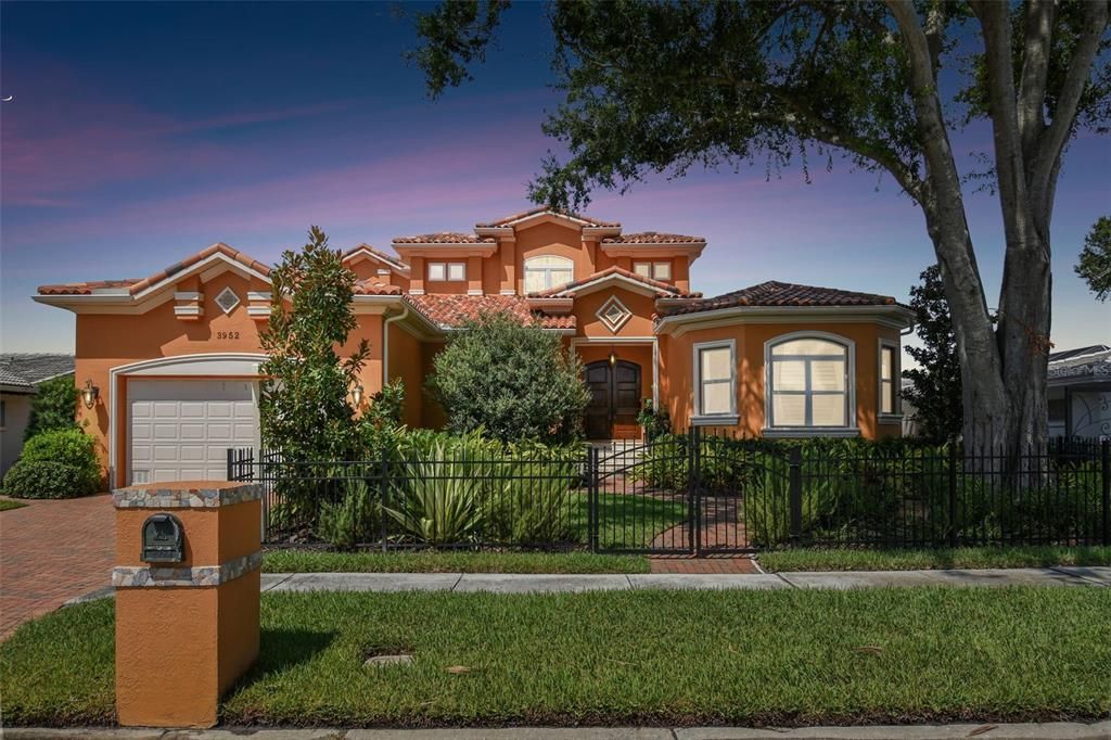 Recently Sold: $2,000,000 (4 beds, 3 baths, 4189 Square Feet)