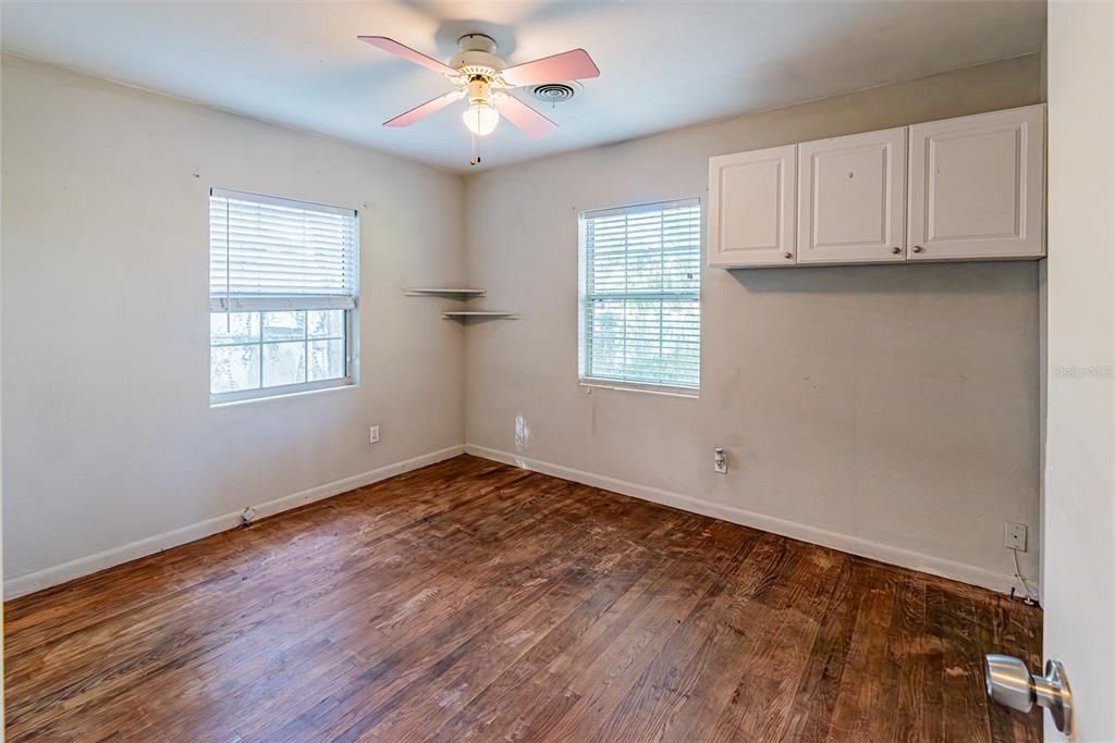 For Sale: $220,000 (2 beds, 1 baths, 1269 Square Feet)