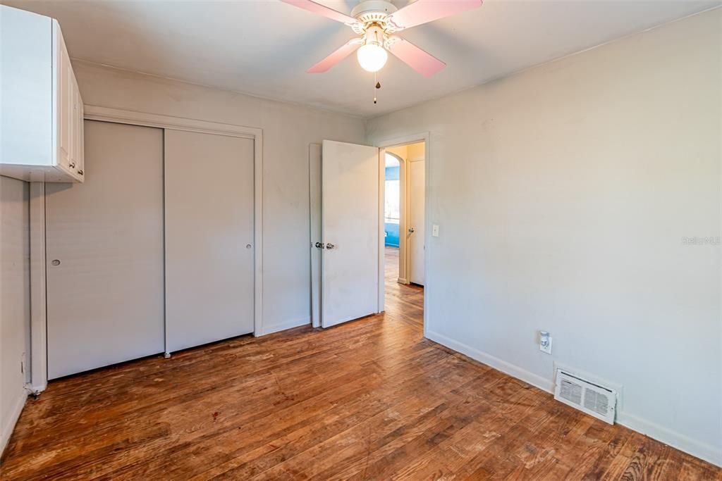 For Sale: $220,000 (2 beds, 1 baths, 1269 Square Feet)