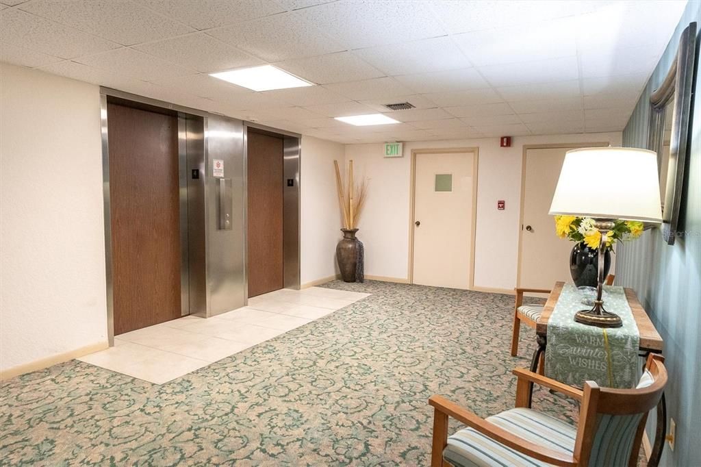 For Sale: $259,900 (2 beds, 2 baths, 1100 Square Feet)