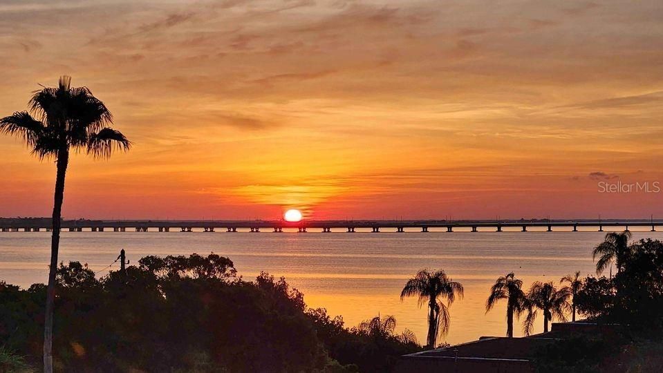 For Sale: $259,900 (2 beds, 2 baths, 1100 Square Feet)