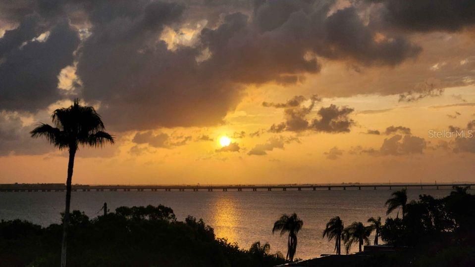 For Sale: $259,900 (2 beds, 2 baths, 1100 Square Feet)