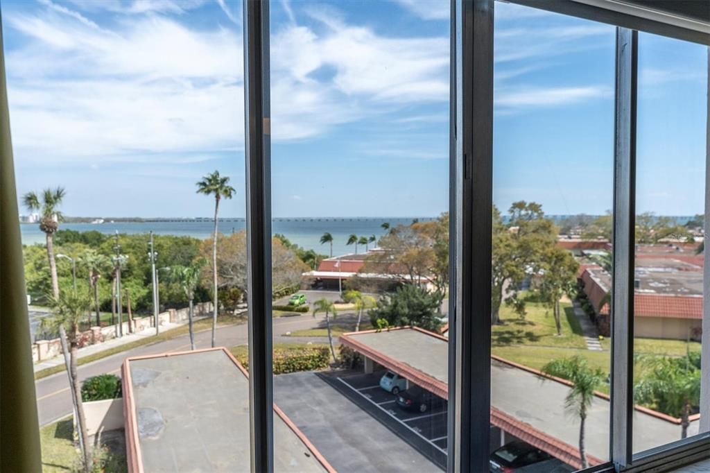 For Sale: $259,900 (2 beds, 2 baths, 1100 Square Feet)