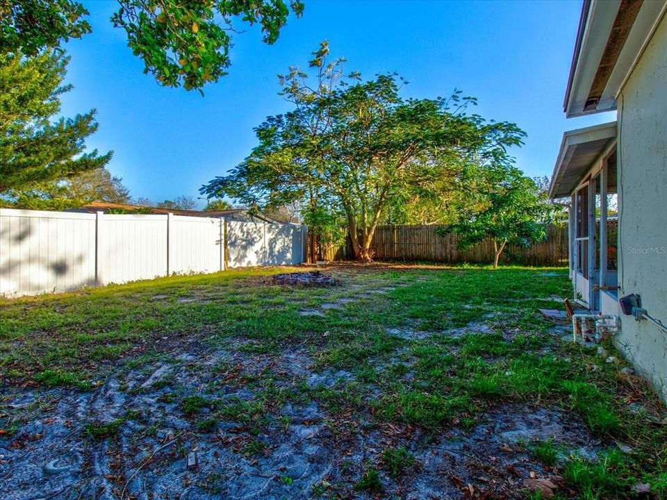 Active With Contract: $200,000 (3 beds, 2 baths, 1232 Square Feet)