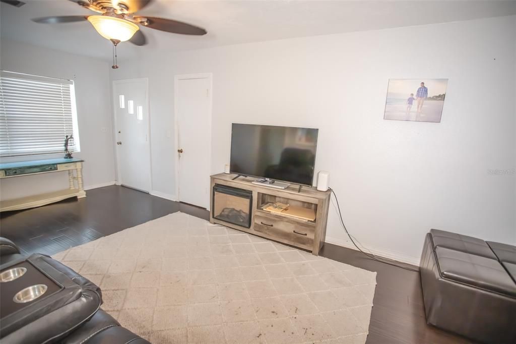For Sale: $220,000 (3 beds, 1 baths, 1168 Square Feet)