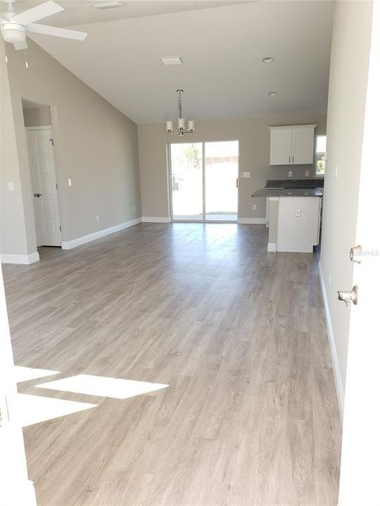 Recently Rented: $1,750 (3 beds, 2 baths, 1478 Square Feet)