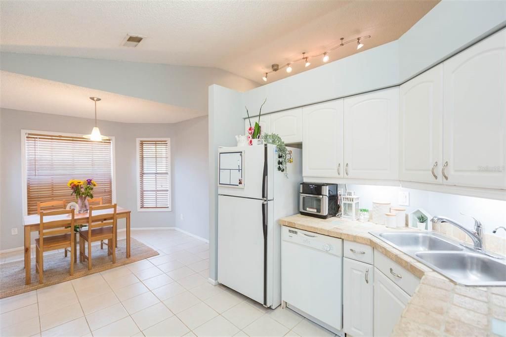 For Sale: $315,000 (3 beds, 2 baths, 1192 Square Feet)