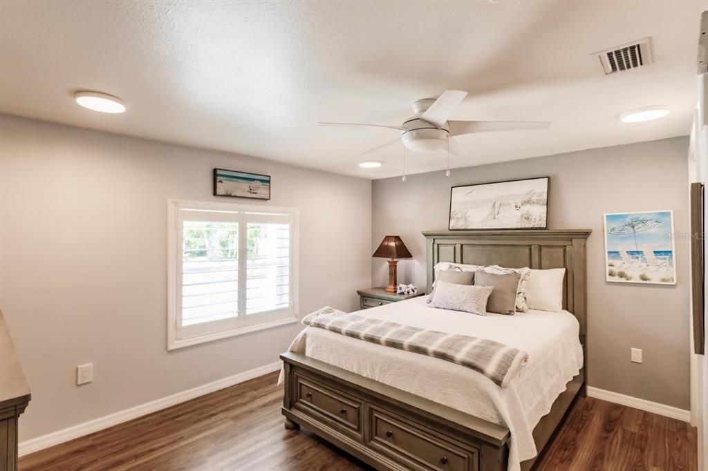 Active With Contract: $499,900 (2 beds, 3 baths, 1565 Square Feet)