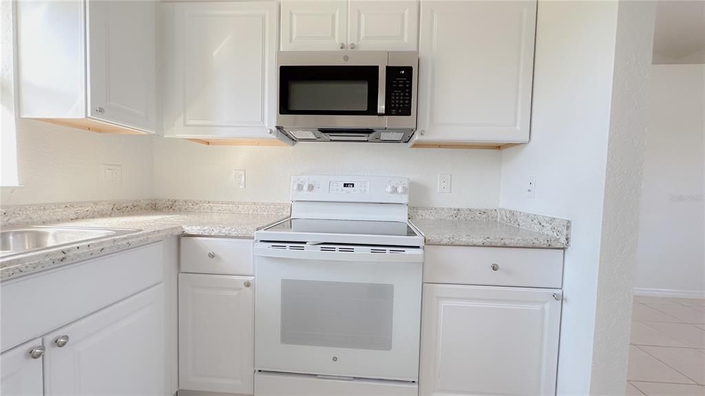 Active With Contract: $1,600 (3 beds, 2 baths, 1104 Square Feet)