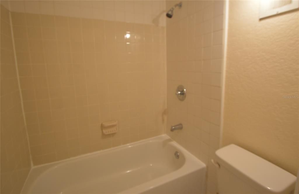 Active With Contract: $1,150 (1 beds, 1 baths, 747 Square Feet)