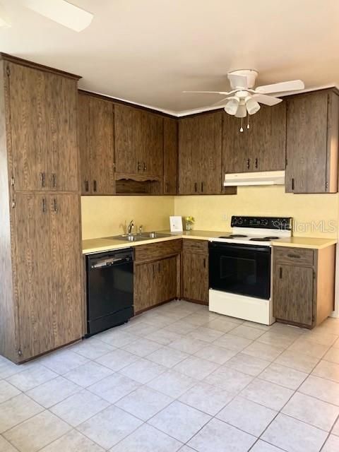 Kitchen (11.7 x 15 ft) with handmade cabinets