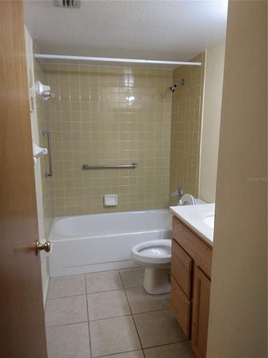 Active With Contract: $1,600 (2 beds, 2 baths, 1410 Square Feet)