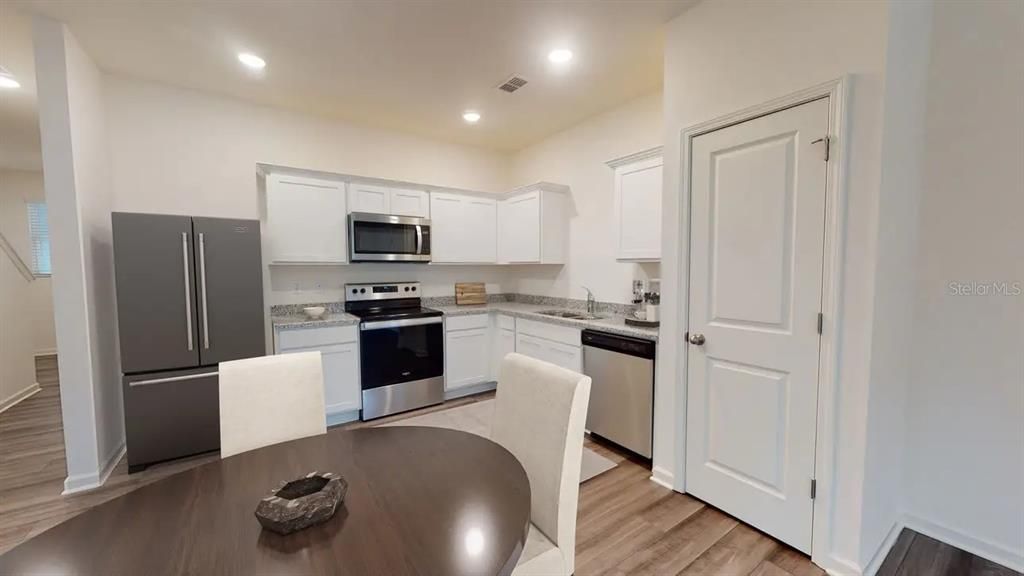 Active With Contract: $326,990 (3 beds, 2 baths, 1386 Square Feet)