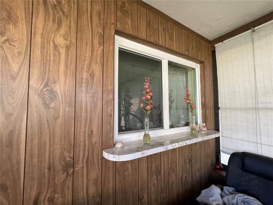 For Sale: $220,000 (2 beds, 1 baths, 1156 Square Feet)