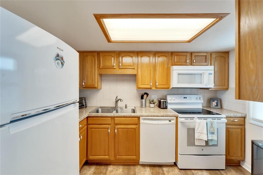 For Sale: $164,990 (2 beds, 2 baths, 1029 Square Feet)