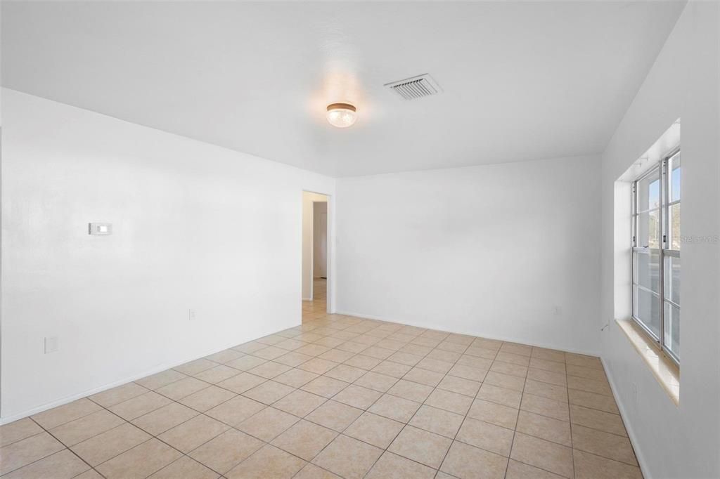 Recently Rented: $1,500 (2 beds, 1 baths, 775 Square Feet)