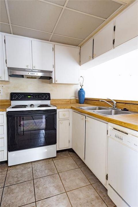 Active With Contract: $170,000 (2 beds, 2 baths, 964 Square Feet)