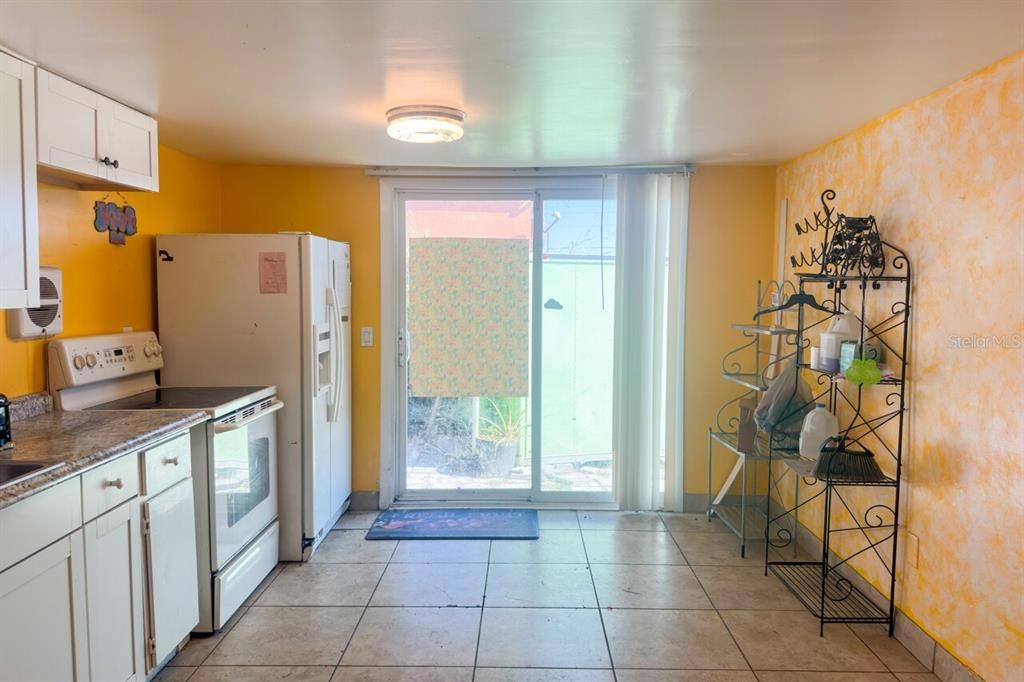 Recently Sold: $100,000 (3 beds, 1 baths, 960 Square Feet)
