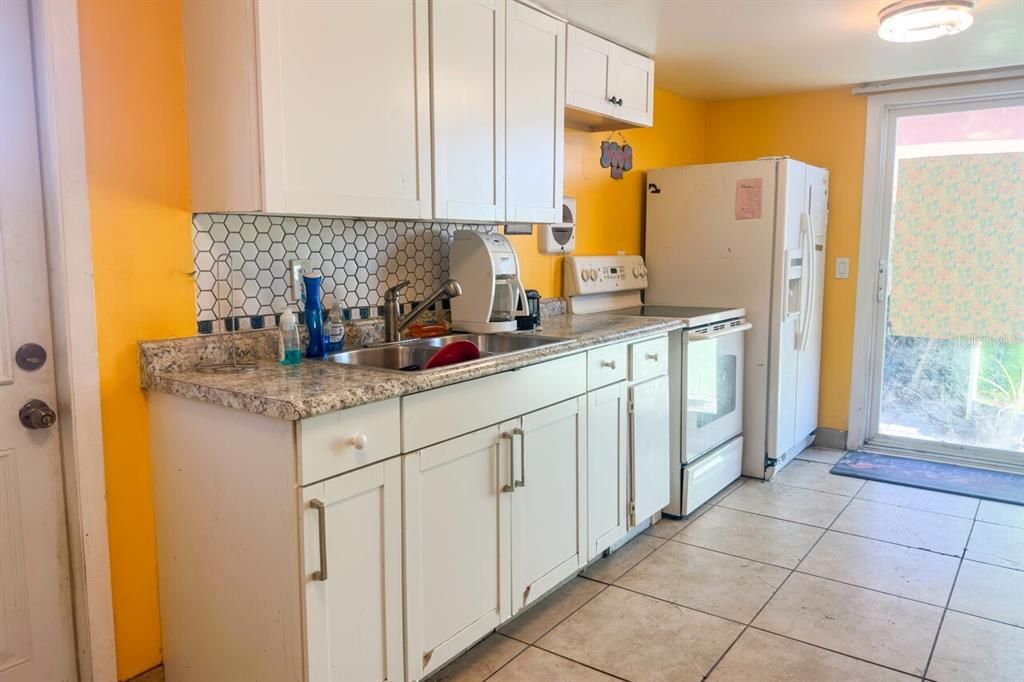 Recently Sold: $100,000 (3 beds, 1 baths, 960 Square Feet)