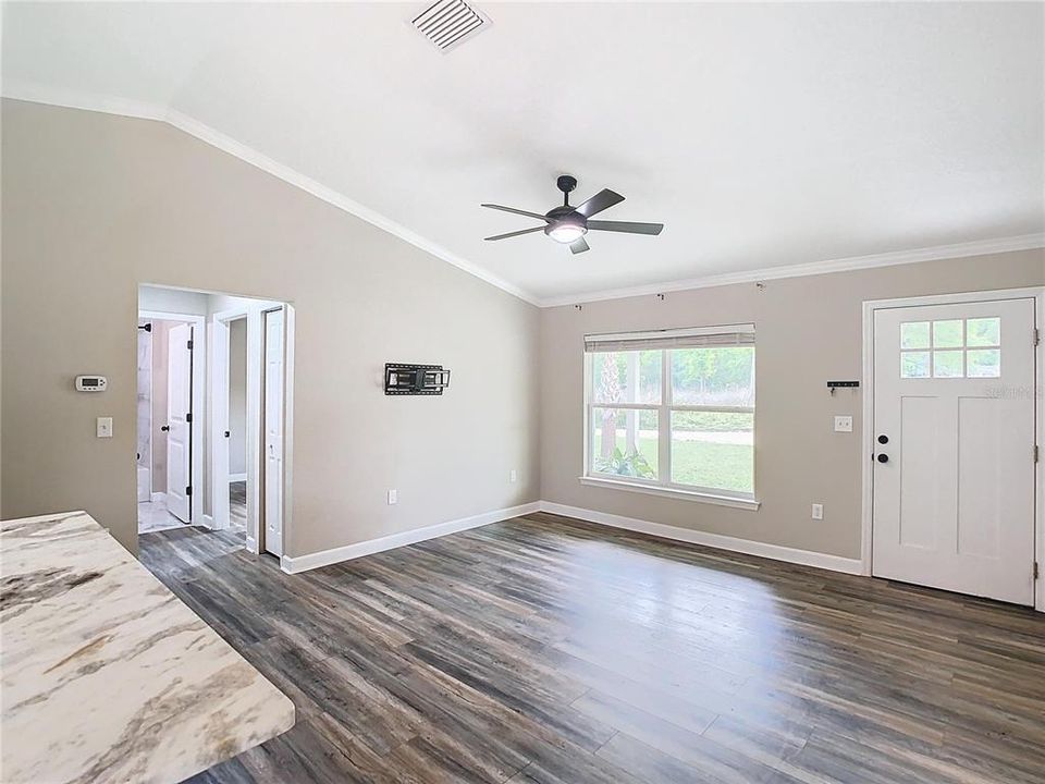 Active With Contract: $225,000 (3 beds, 2 baths, 1181 Square Feet)