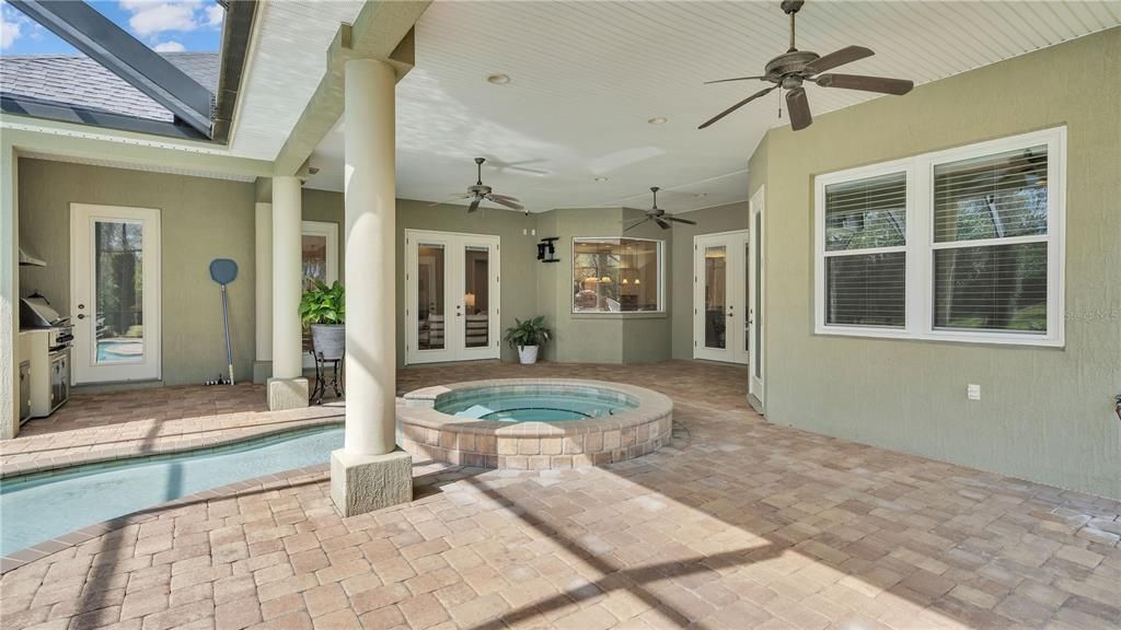 Recently Sold: $960,000 (4 beds, 3 baths, 3943 Square Feet)