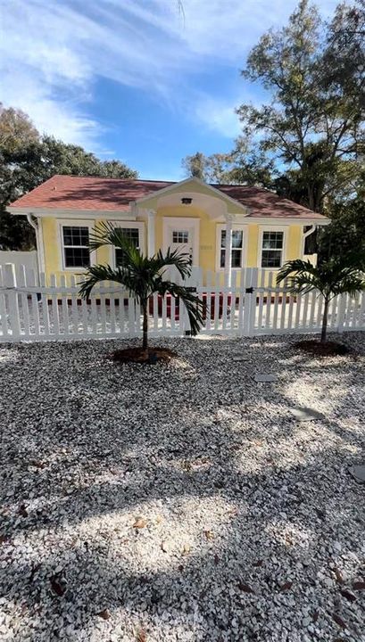 Recently Sold: $470,000 (3 beds, 1 baths, 924 Square Feet)