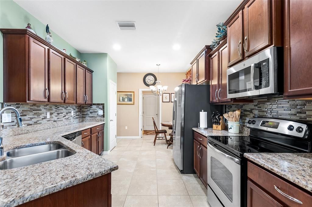For Sale: $399,900 (4 beds, 2 baths, 1898 Square Feet)