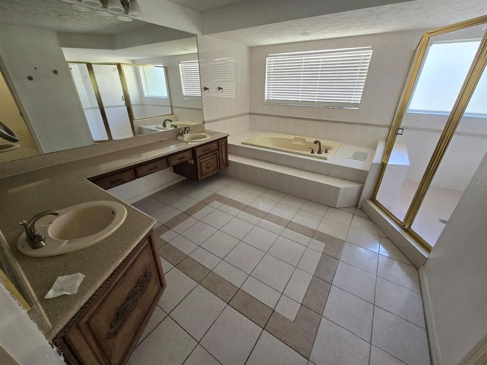 最近售出: $499,900 (5 贝兹, 4 浴室, 3635 平方英尺)