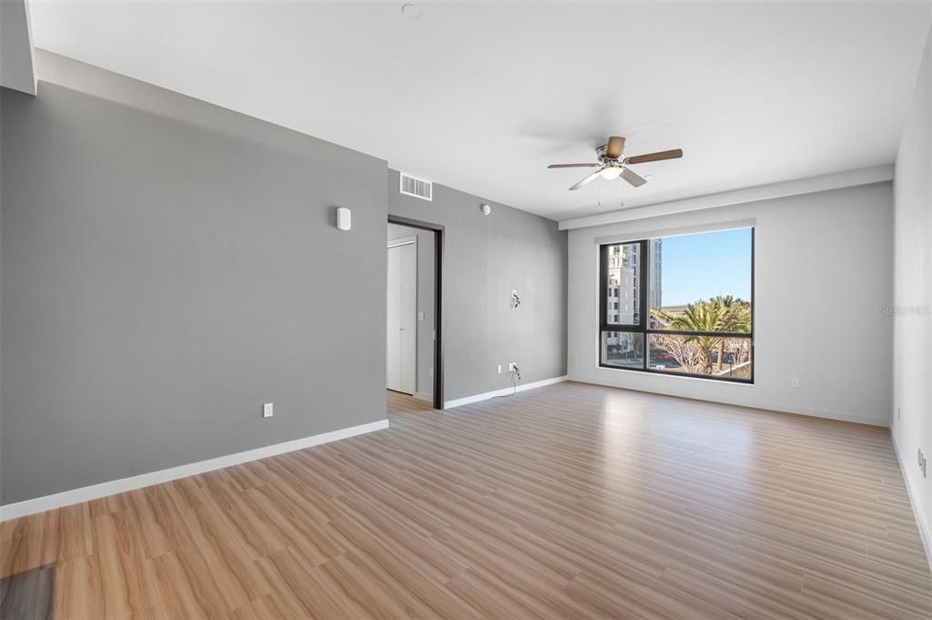 Active With Contract: $3,900 (2 beds, 2 baths, 1364 Square Feet)