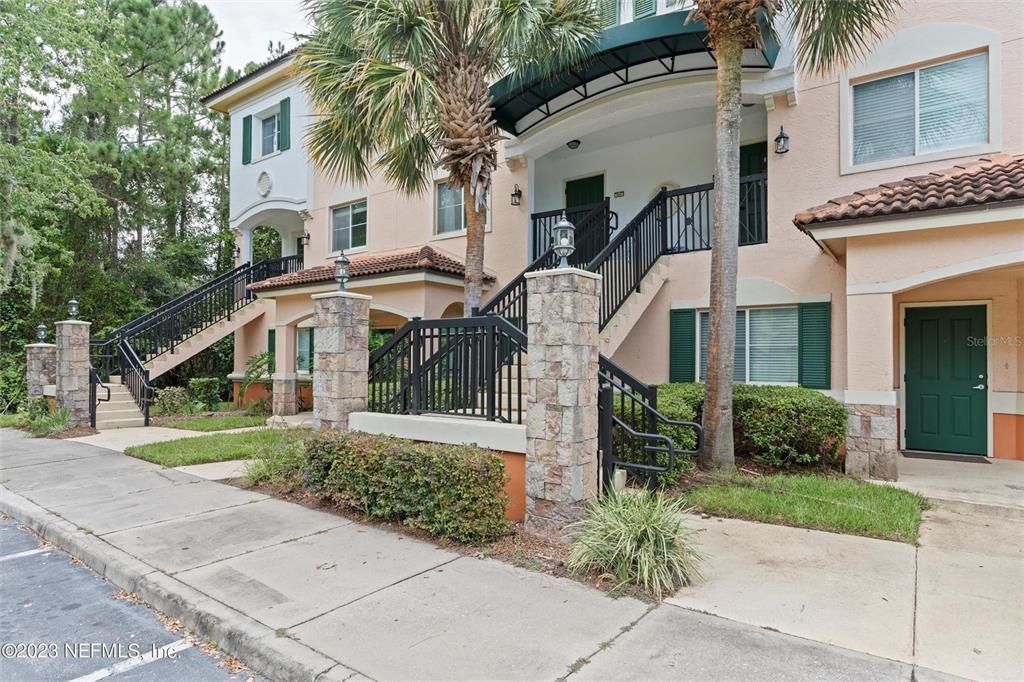 Recently Sold: $226,000 (2 beds, 2 baths, 1159 Square Feet)