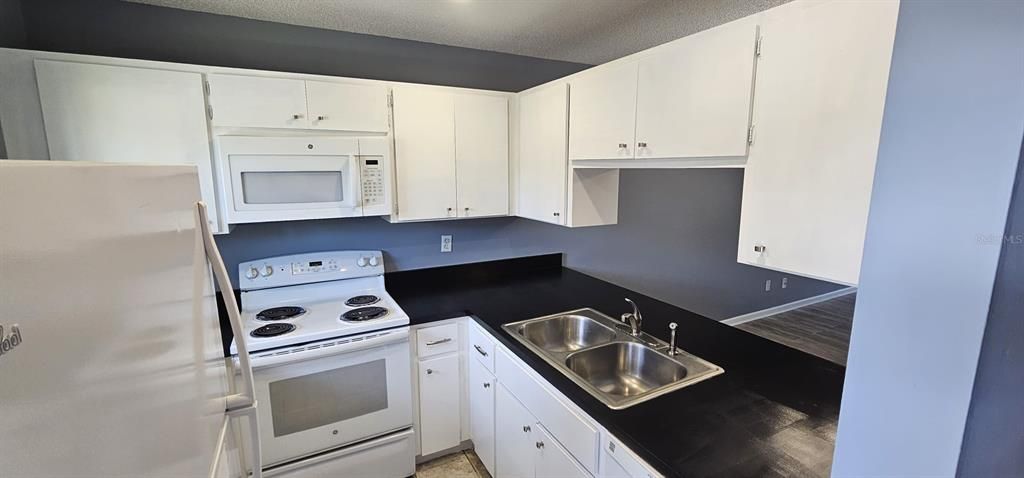 For Rent: $1,500 (2 beds, 2 baths, 864 Square Feet)