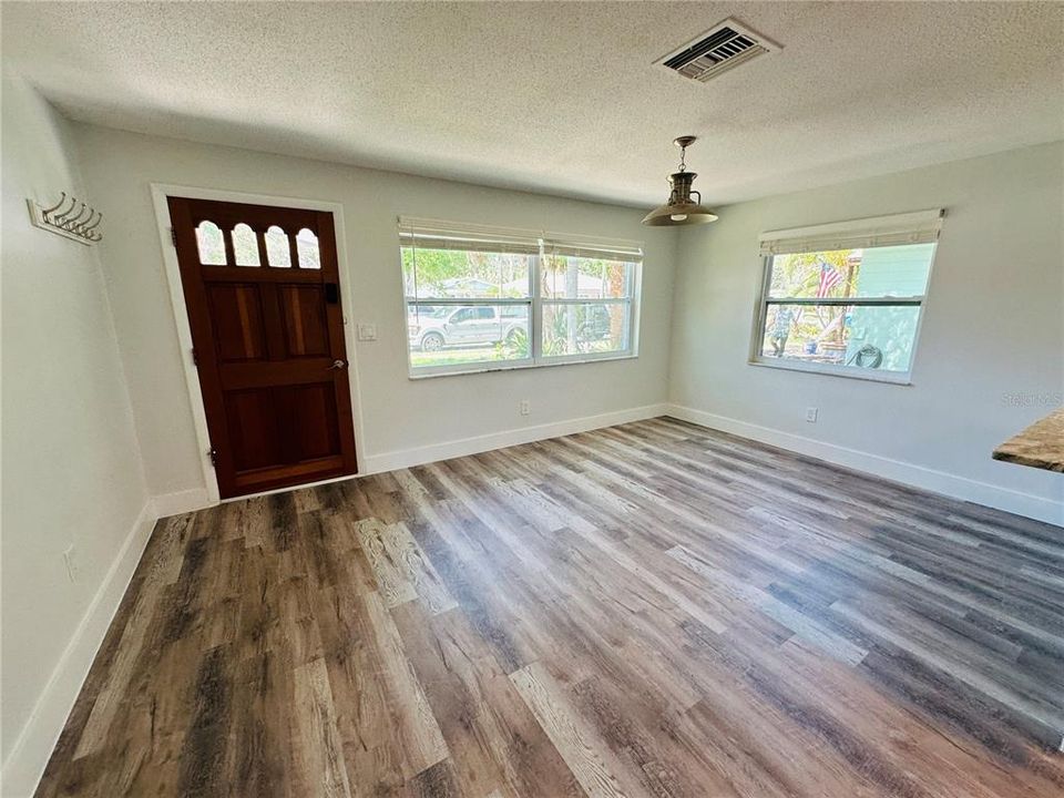 Recently Rented: $2,000 (2 beds, 1 baths, 1096 Square Feet)