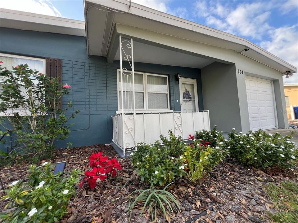 Recently Sold: $324,900 (2 beds, 1 baths, 1305 Square Feet)