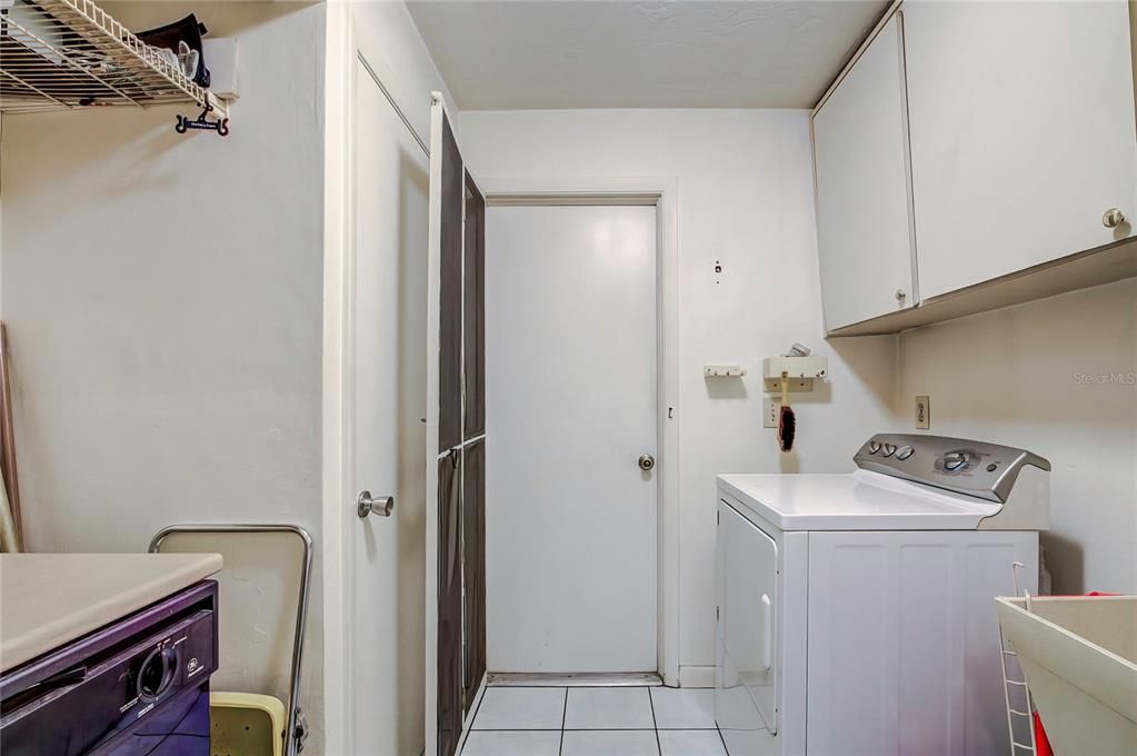 Active With Contract: $229,900 (2 beds, 2 baths, 1348 Square Feet)