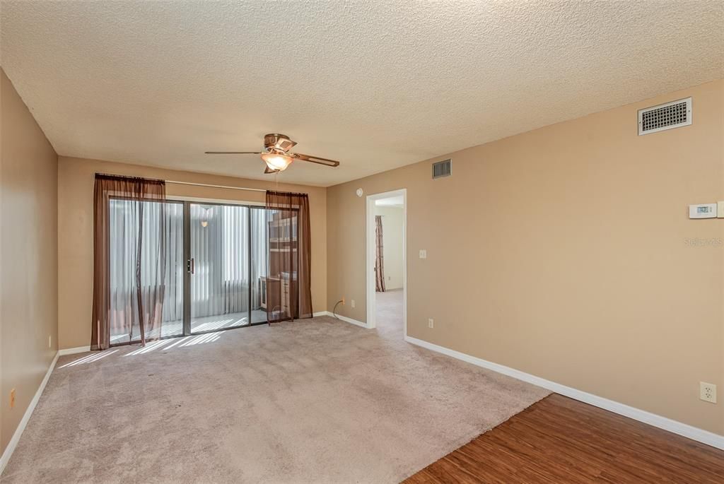 Recently Sold: $149,999 (2 beds, 2 baths, 915 Square Feet)