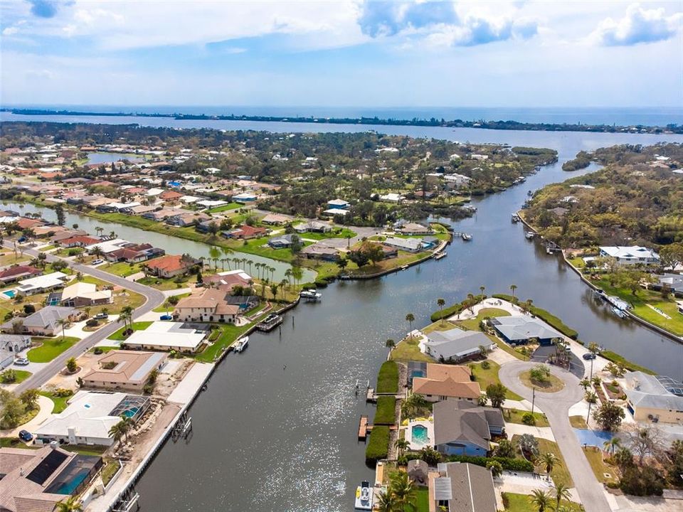 Active With Contract: $889,000 (4 beds, 3 baths, 2424 Square Feet)