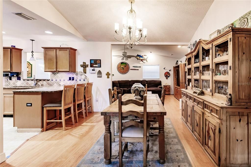 Vendido Recientemente: $424,900 (3 camas, 2 baños, 2016 Pies cuadrados)