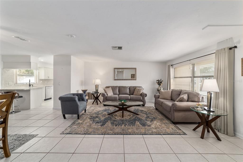 Active With Contract: $279,999 (3 beds, 2 baths, 1604 Square Feet)