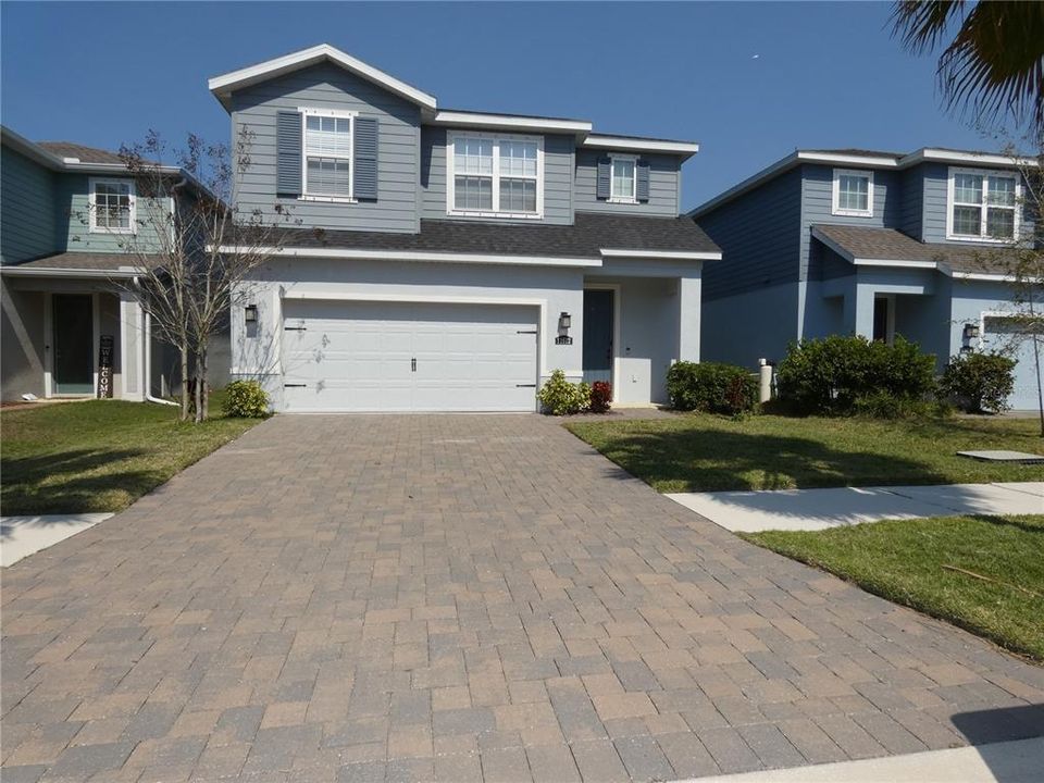 Recently Rented: $2,695 (3 beds, 2 baths, 2154 Square Feet)