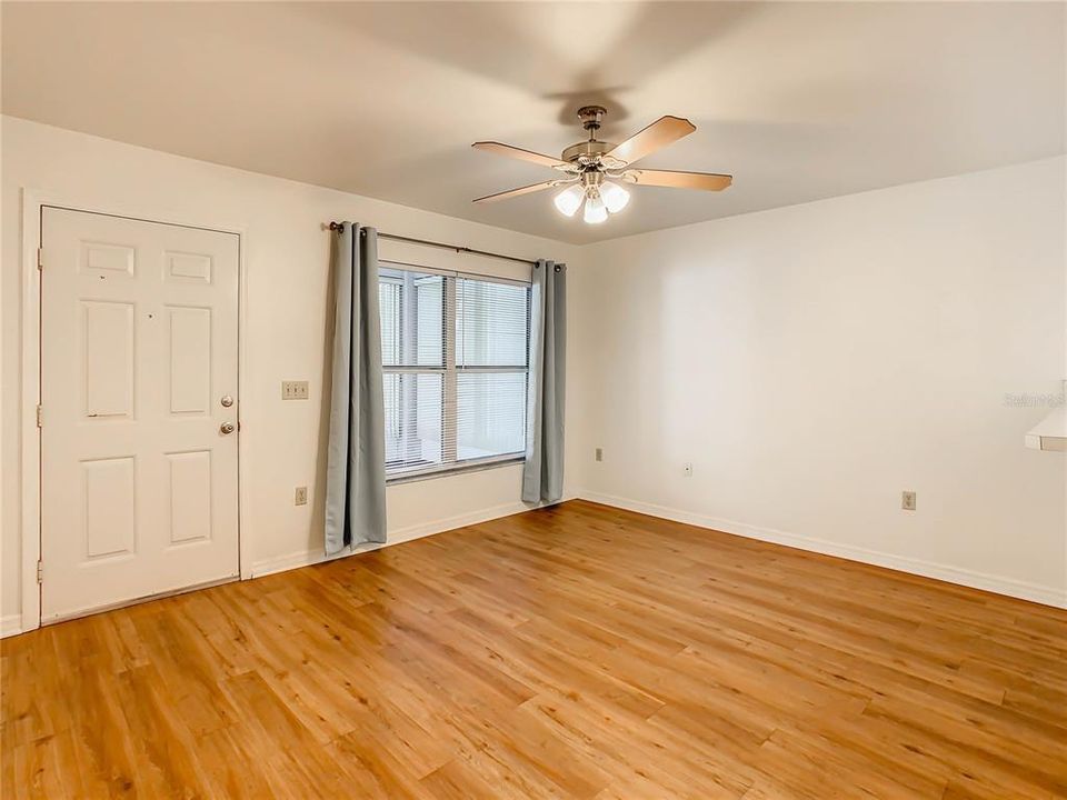 For Sale: $174,000 (2 beds, 2 baths, 852 Square Feet)