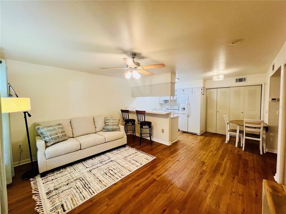 For Sale: $169,000 (2 beds, 2 baths, 852 Square Feet)