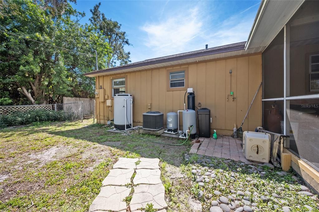 Recently Sold: $250,000 (3 beds, 1 baths, 1028 Square Feet)