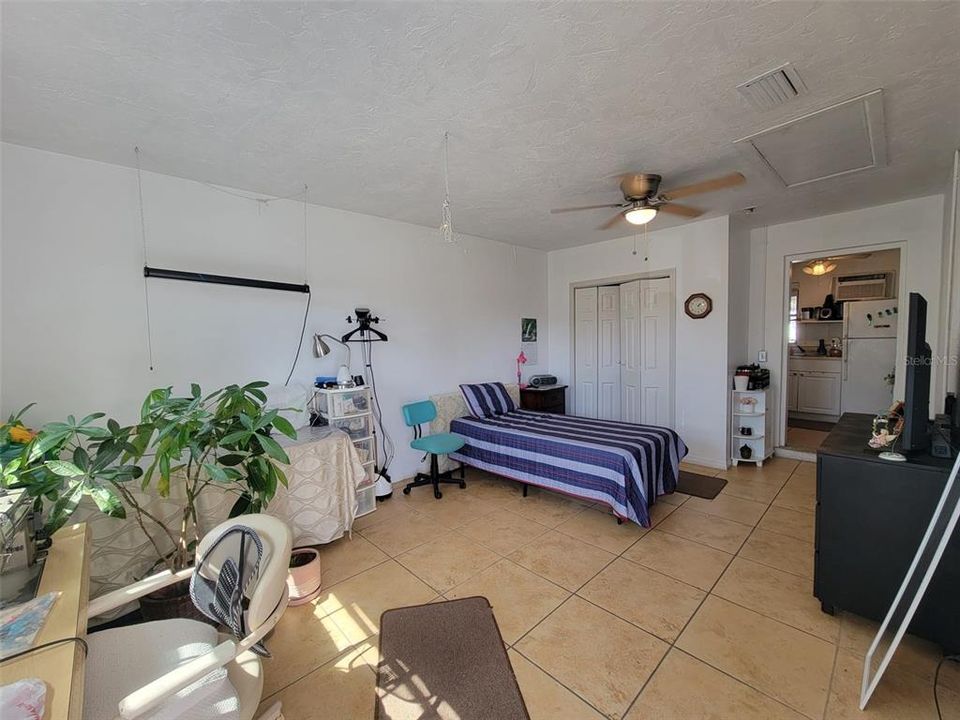 Active With Contract: $339,900 (2 beds, 1 baths, 1083 Square Feet)