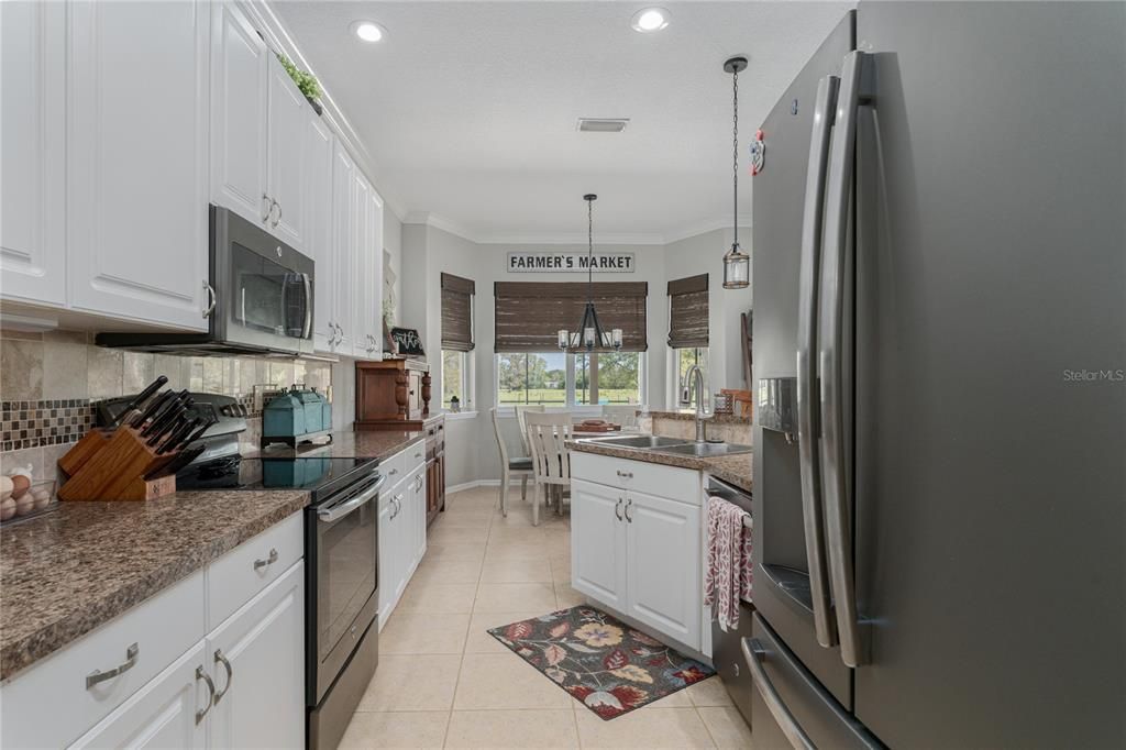 Active With Contract: $729,900 (3 beds, 2 baths, 1684 Square Feet)