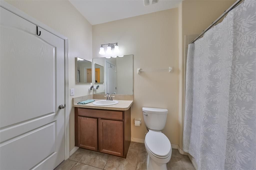 For Sale: $249,900 (2 beds, 2 baths, 1406 Square Feet)