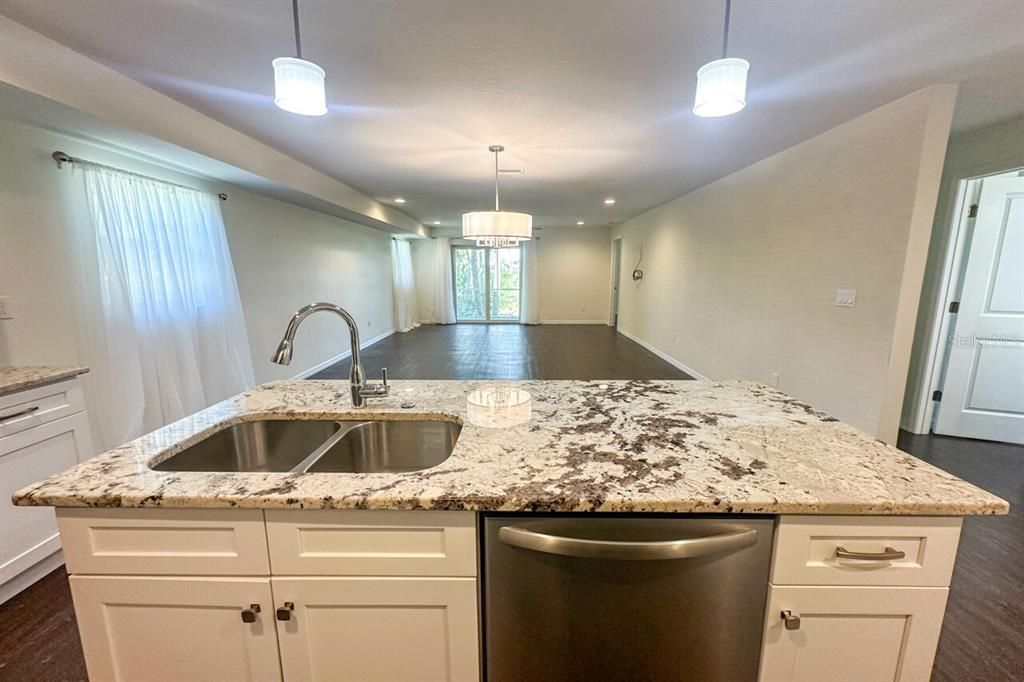 For Rent: $1,800 (2 beds, 2 baths, 1292 Square Feet)