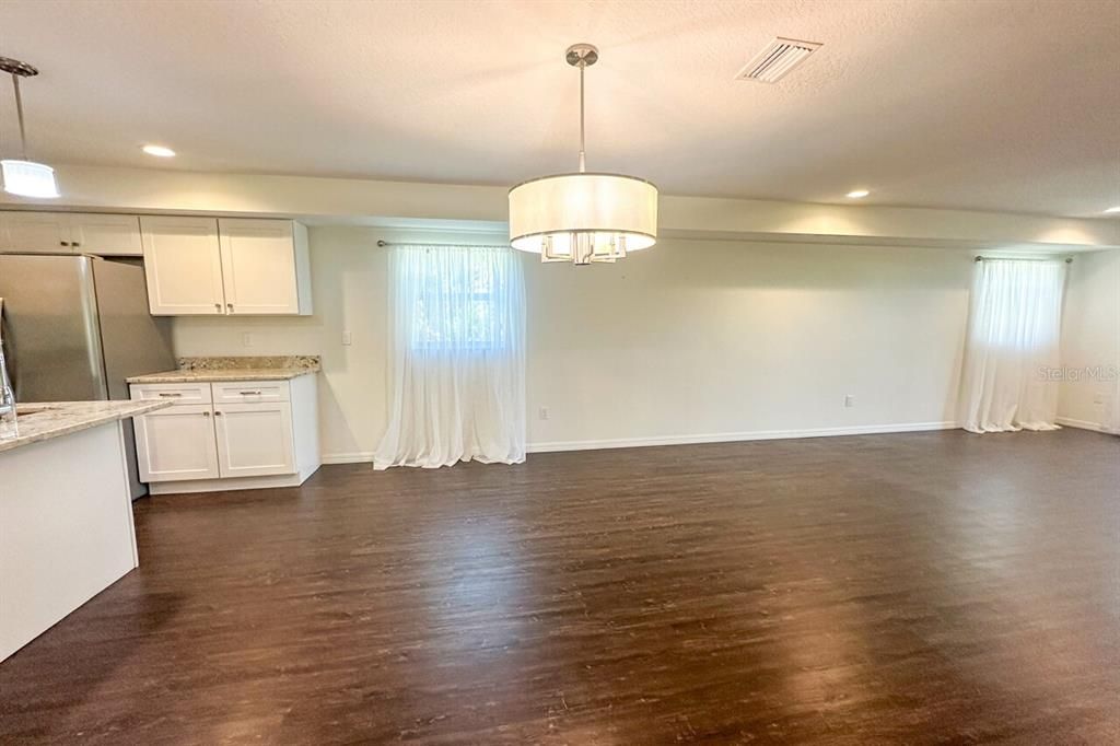 For Rent: $1,800 (2 beds, 2 baths, 1292 Square Feet)