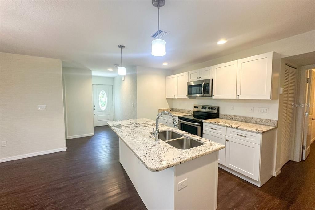 For Rent: $1,800 (2 beds, 2 baths, 1292 Square Feet)